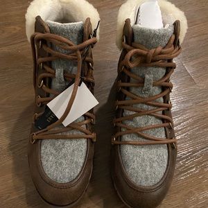 Brand new Sorel Harlow lace cozy snow boot with box